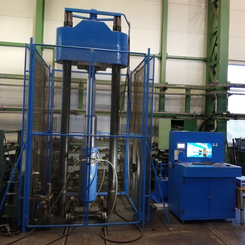 Testing room for hydraulic props